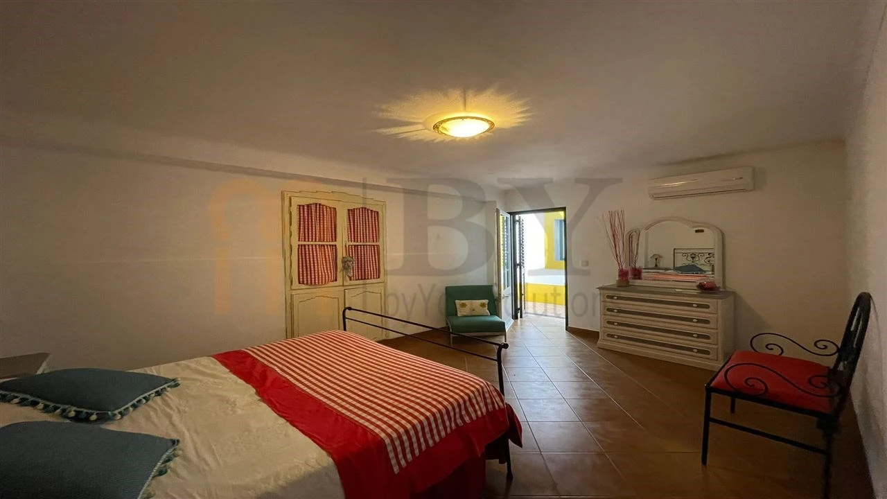 Moradia T5 para Venda em Corte do Pinto Foto 11