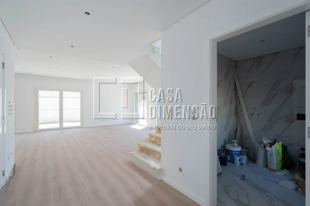 Moradia T3 para Venda em Laranjeiro e Feijó Foto 3