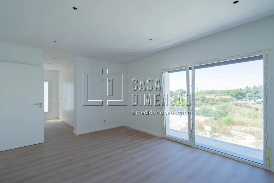 Moradia T3 para Venda em Laranjeiro e Feijó Foto 21