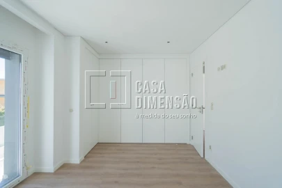 Moradia T3 para Venda em Laranjeiro e Feijó