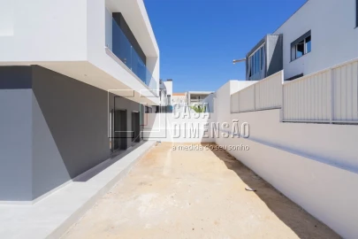 Moradia T3 para Venda em Laranjeiro e Feijó