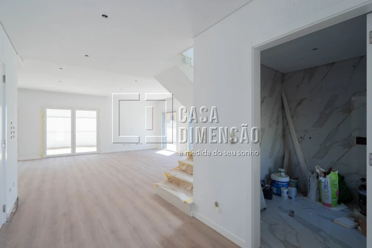 Moradia T3 para Venda em Laranjeiro e Feijó Foto 3