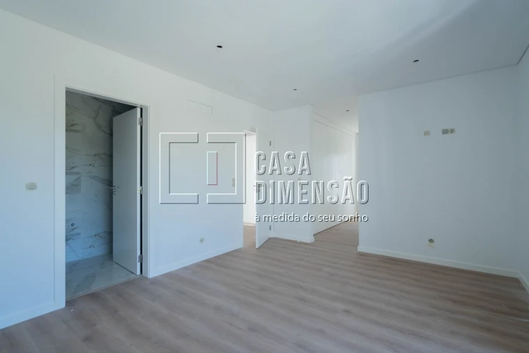 Moradia T3 para Venda em Laranjeiro e Feijó Foto 23