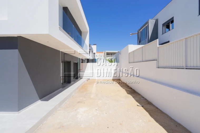 Moradia T3 para Venda em Laranjeiro e Feijó Foto 52