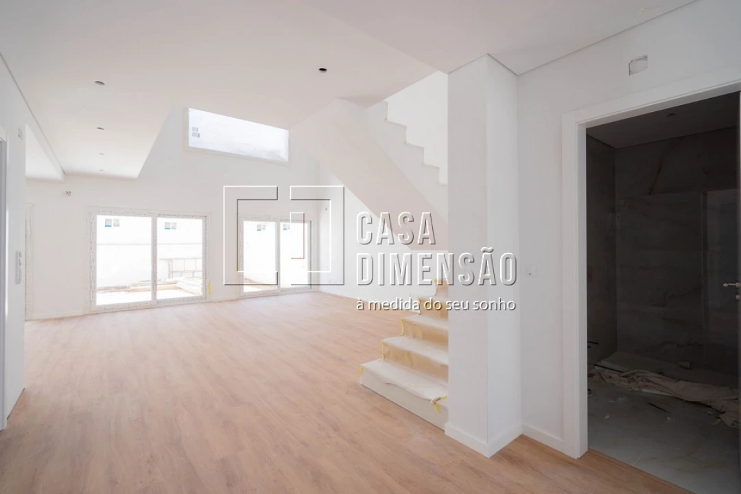 Moradia T4 para Venda em Laranjeiro e Feijó Foto 2