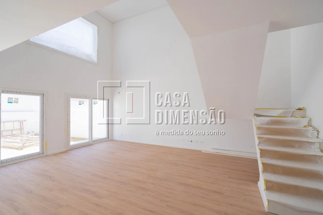 Moradia T4 para Venda em Laranjeiro e Feijó Foto 5