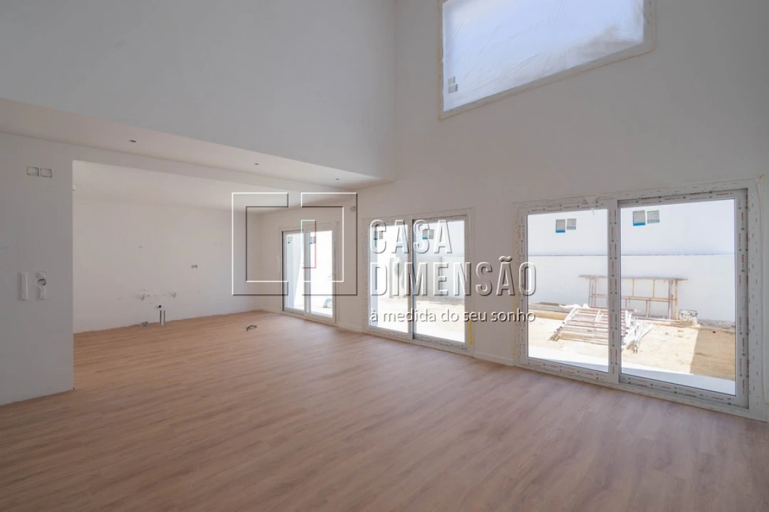 Moradia T4 para Venda em Laranjeiro e Feijó Foto 6