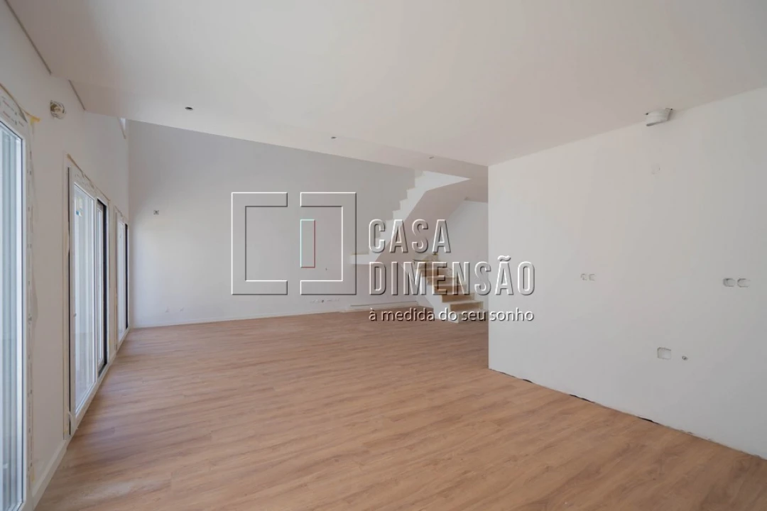 Moradia T4 para Venda em Laranjeiro e Feijó Foto 10