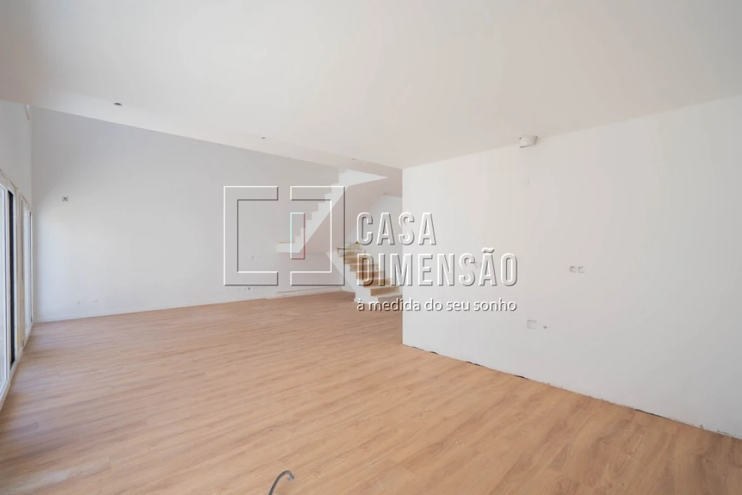 Moradia T4 para Venda em Laranjeiro e Feijó Foto 11