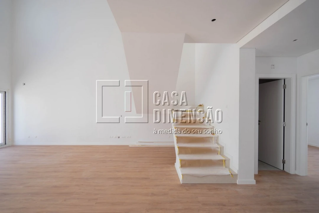 Moradia T4 para Venda em Laranjeiro e Feijó Foto 14