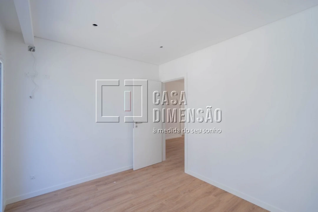 Moradia T4 para Venda em Laranjeiro e Feijó Foto 17