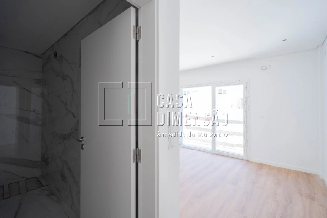 Moradia T4 para Venda em Laranjeiro e Feijó Foto 25