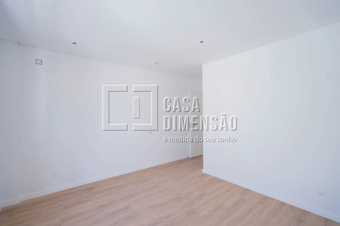 Moradia T4 para Venda em Laranjeiro e Feijó Foto 29