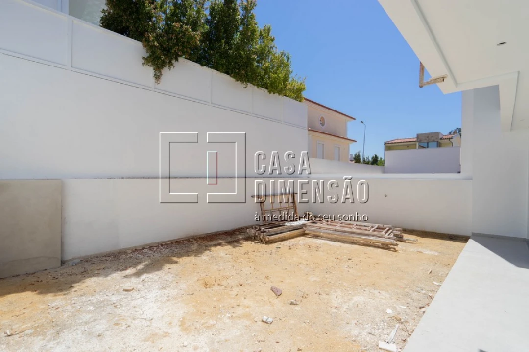 Moradia T4 para Venda em Laranjeiro e Feijó Foto 42