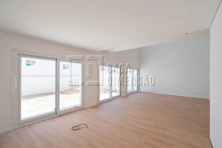 Moradia T4 para Venda em Laranjeiro e Feijó Foto 13