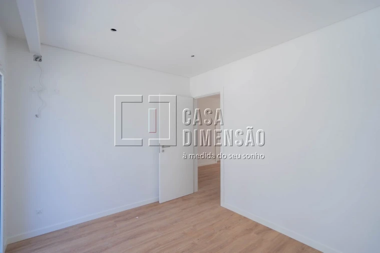 Moradia T4 para Venda em Laranjeiro e Feijó Foto 17