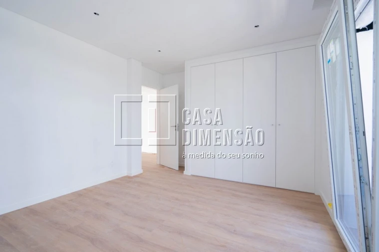 Moradia T4 para Venda em Laranjeiro e Feijó Foto 35