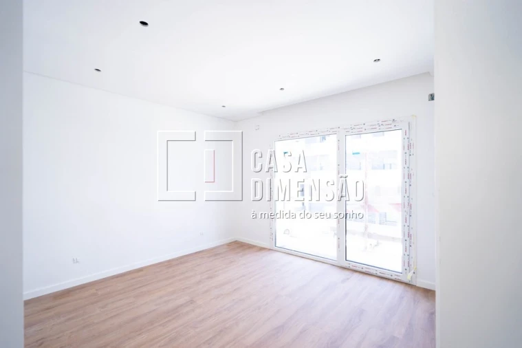 Moradia T4 para Venda em Laranjeiro e Feijó Foto 37