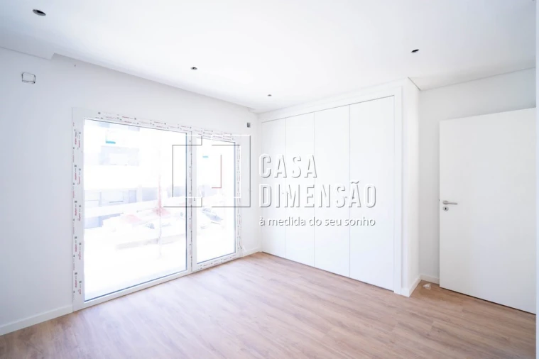 Moradia T4 para Venda em Laranjeiro e Feijó Foto 40