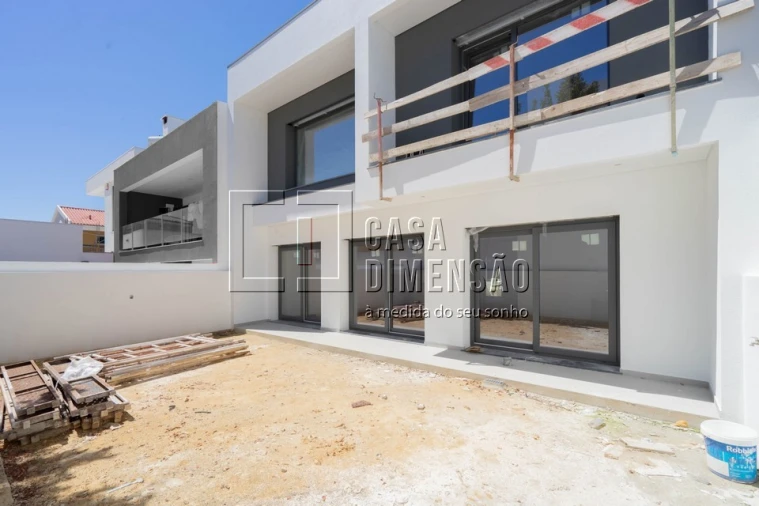 Moradia T4 para Venda em Laranjeiro e Feijó Foto 45