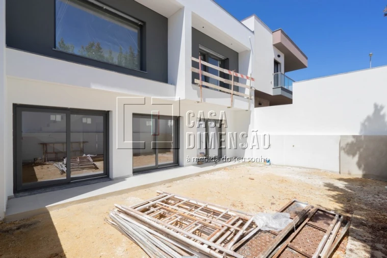 Moradia T4 para Venda em Laranjeiro e Feijó Foto 48