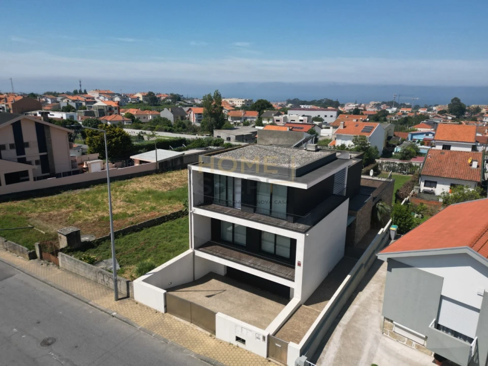 Moradia T5 para Venda em Canidelo Foto 1