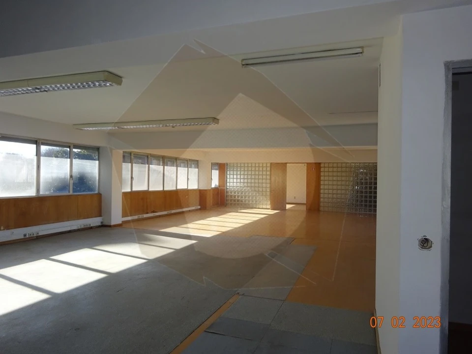 Escritório para Venda em Lordelo do Ouro e Massarelos Foto 1