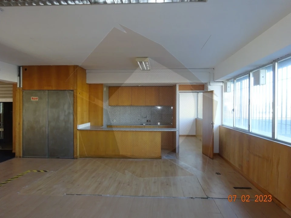 Escritório para Venda em Lordelo do Ouro e Massarelos Foto 4