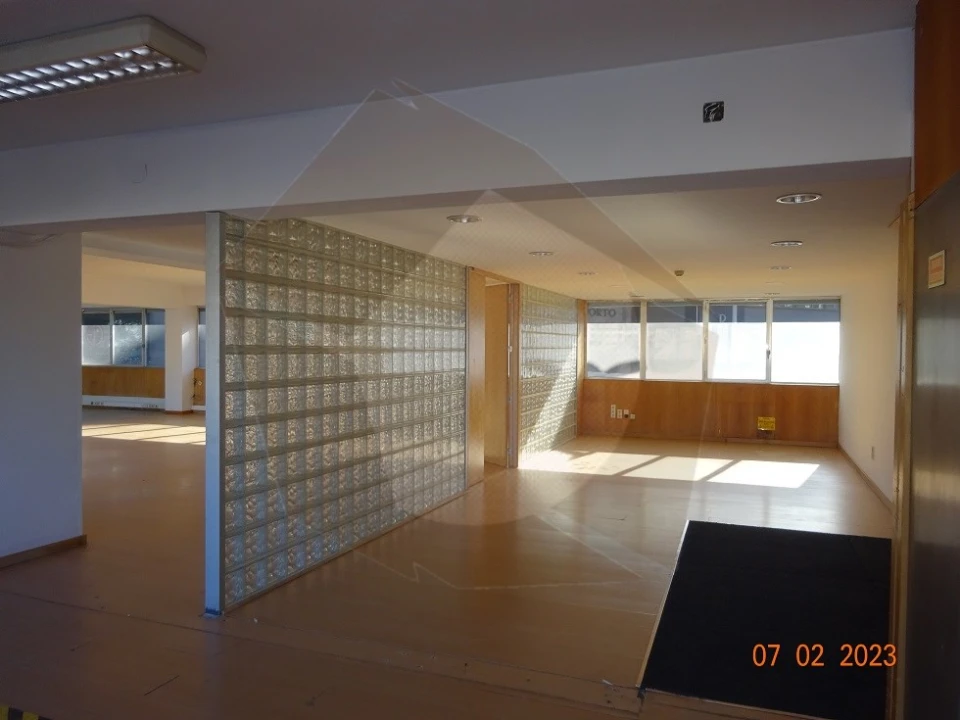 Escritório para Venda em Lordelo do Ouro e Massarelos Foto 5