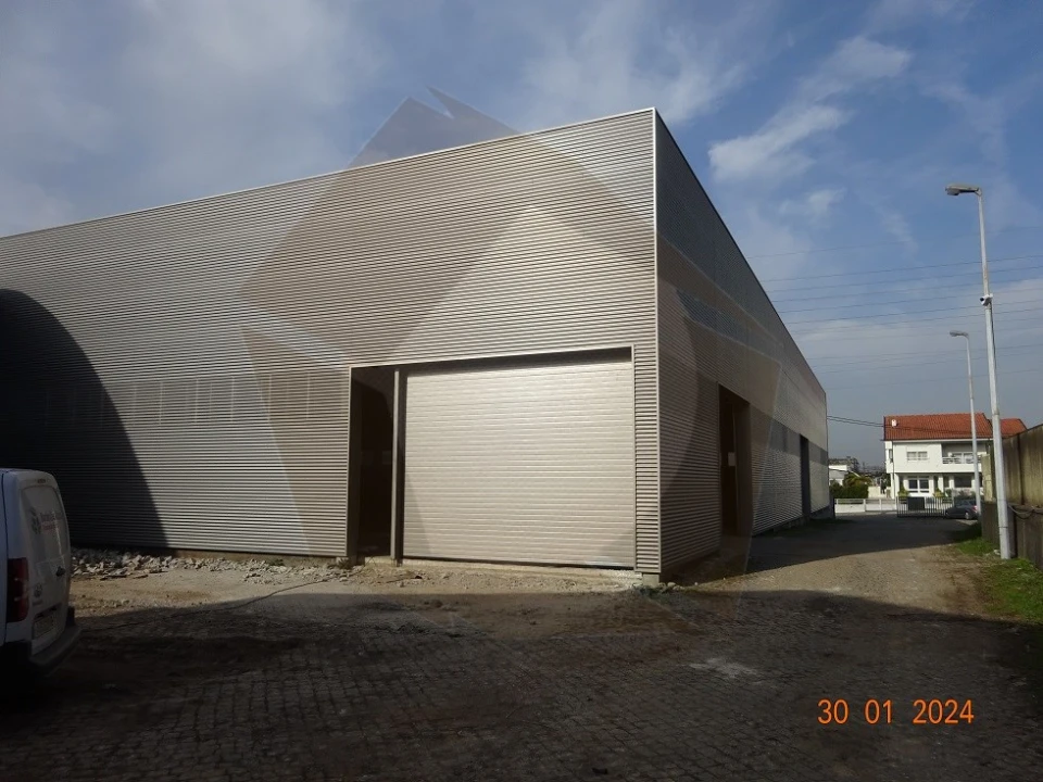 Armazém para Arrendamento em Nogueira e Silva Escura Foto 1