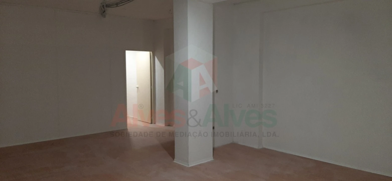 Loja para Venda em Lordelo do Ouro e Massarelos Foto 14