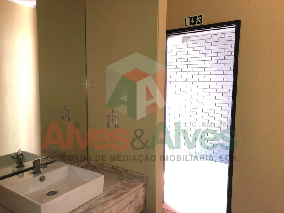 Loja para Venda em Lordelo do Ouro e Massarelos Foto 6