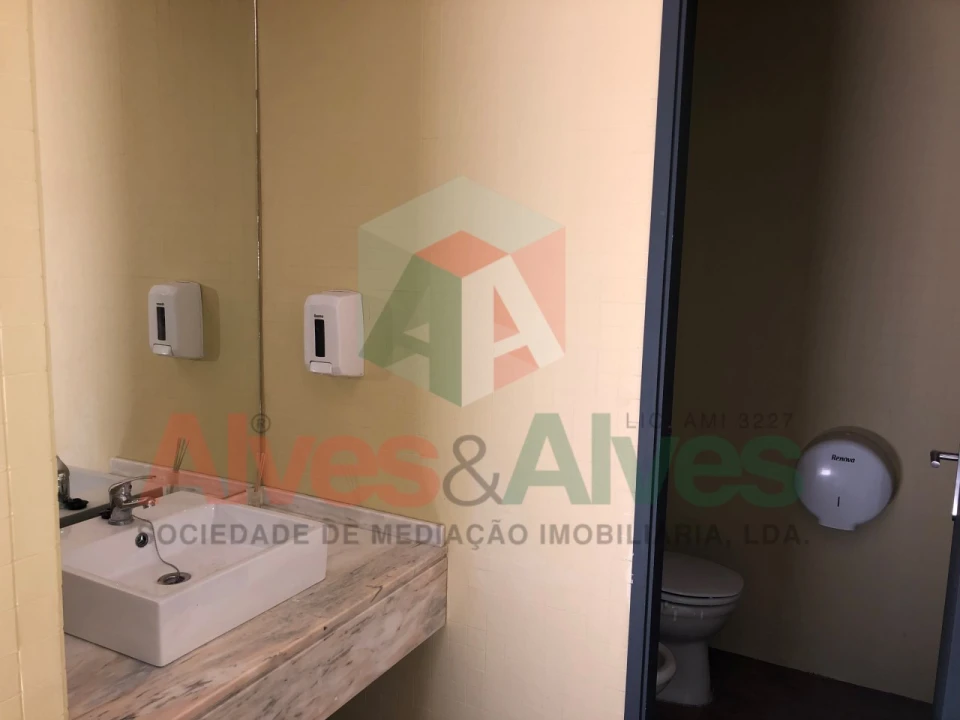 Loja para Venda em Lordelo do Ouro e Massarelos Foto 7