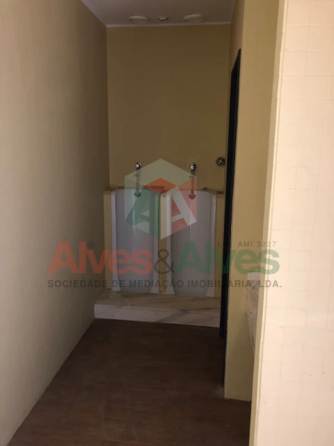 Loja para Venda em Lordelo do Ouro e Massarelos