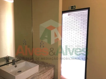 Loja para Venda em Lordelo do Ouro e Massarelos