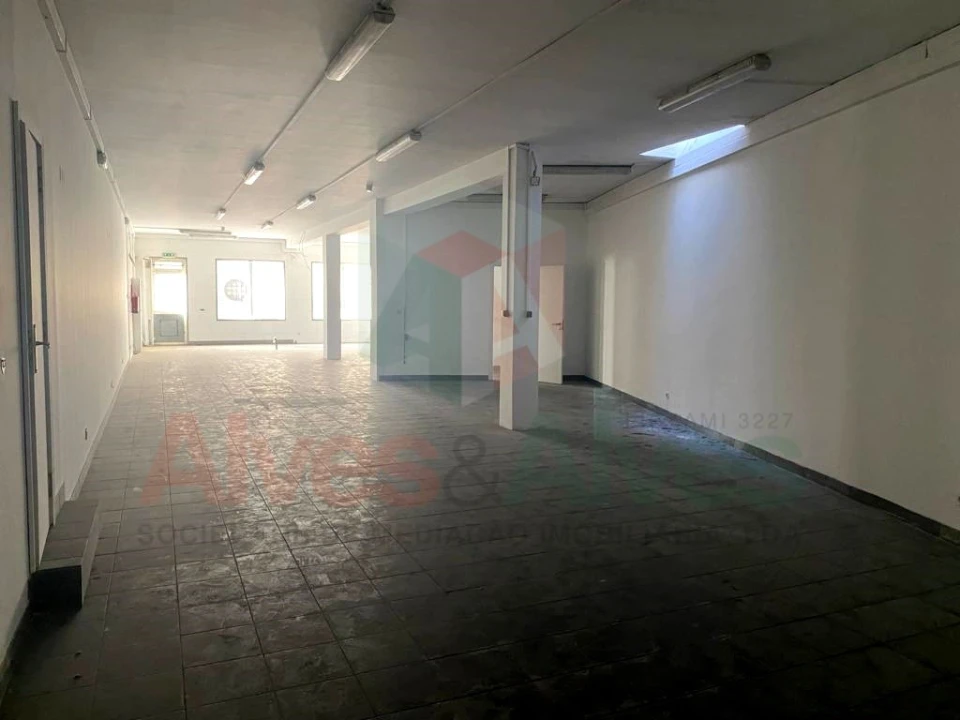 Loja para Venda em Lordelo do Ouro e Massarelos Foto 2