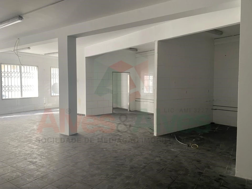 Loja para Venda em Lordelo do Ouro e Massarelos Foto 4