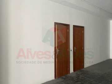 Loja para Venda em Lordelo do Ouro e Massarelos