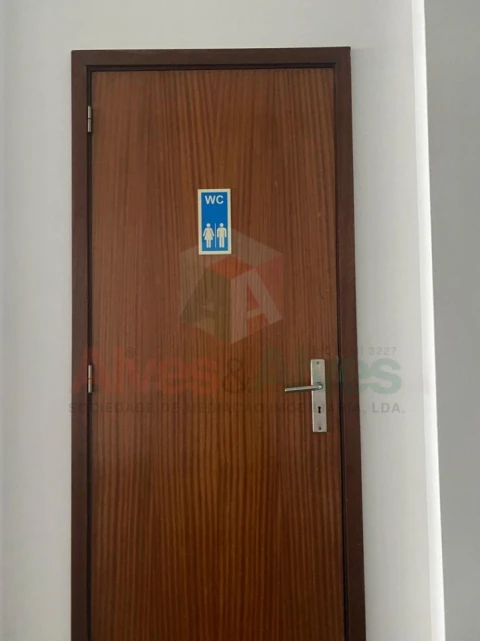Loja para Venda em Lordelo do Ouro e Massarelos