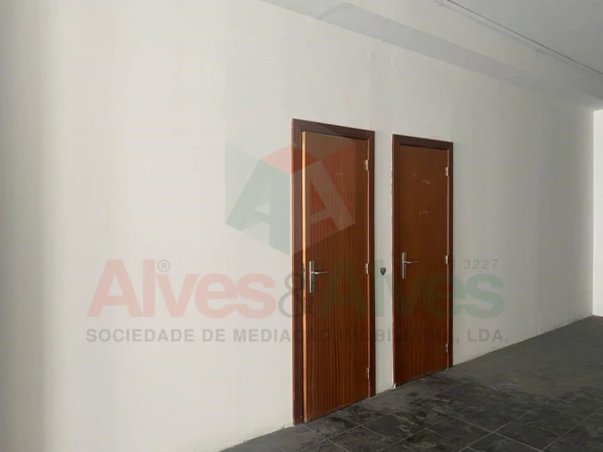 Loja para Venda em Lordelo do Ouro e Massarelos Foto 5