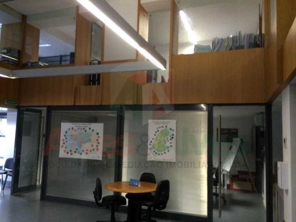 Escritório para Venda em Mafamude e Vilar do Paraíso Foto 4