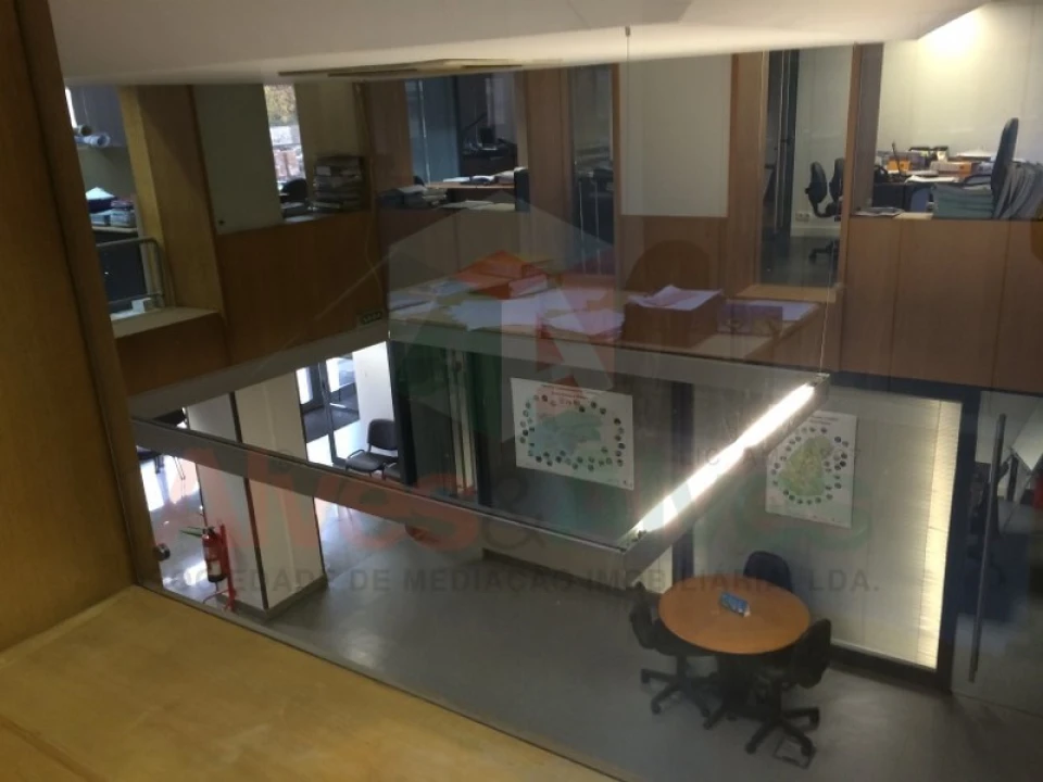 Escritório para Venda em Mafamude e Vilar do Paraíso Foto 1