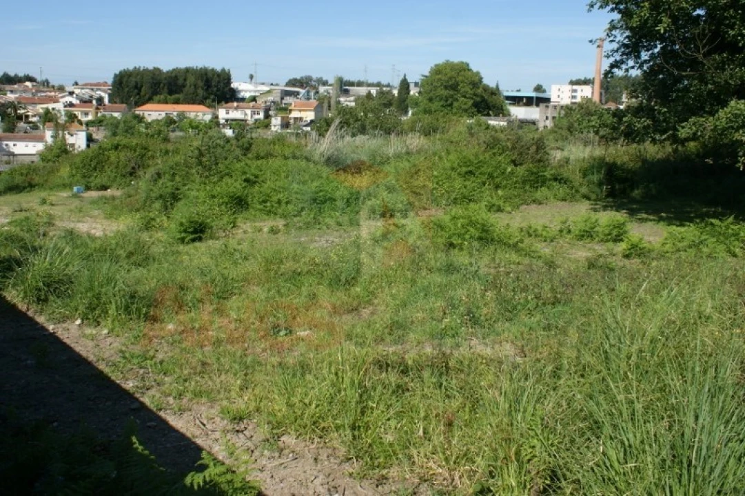 Terreno Comércio / Armazém para Arrendamento em São Mamede de Infesta e Senhora da Hora Foto 2