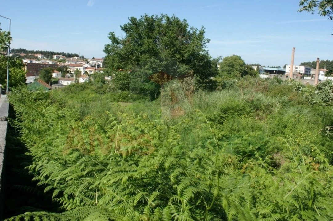 Terreno Comércio / Armazém para Arrendamento em São Mamede de Infesta e Senhora da Hora Foto 4