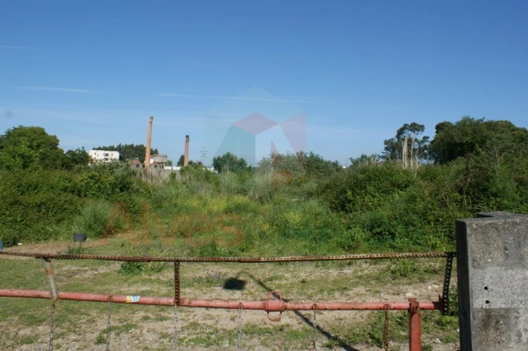 Terreno Comércio / Armazém para Arrendamento em São Mamede de Infesta e Senhora da Hora Foto 6