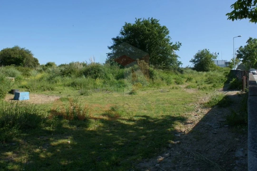 Terreno Comércio / Armazém para Arrendamento em São Mamede de Infesta e Senhora da Hora Foto 9