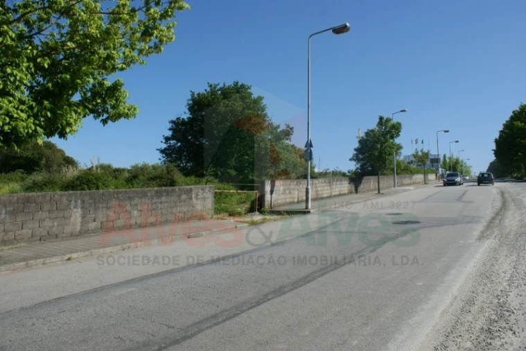 Terreno Comércio / Armazém para Arrendamento em São Mamede de Infesta e Senhora da Hora Foto 1