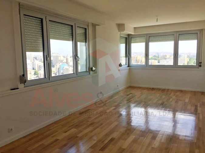 Apartamento T3 para Venda em Ramalde Foto 2