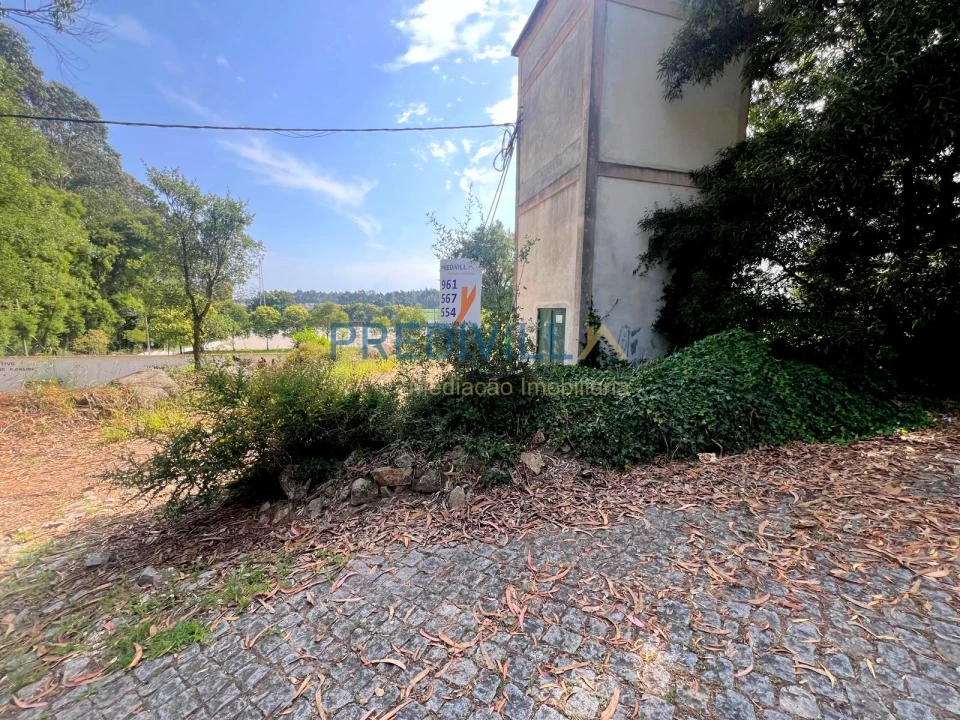 Terreno para Venda em Fornelo e Vairão Foto 1