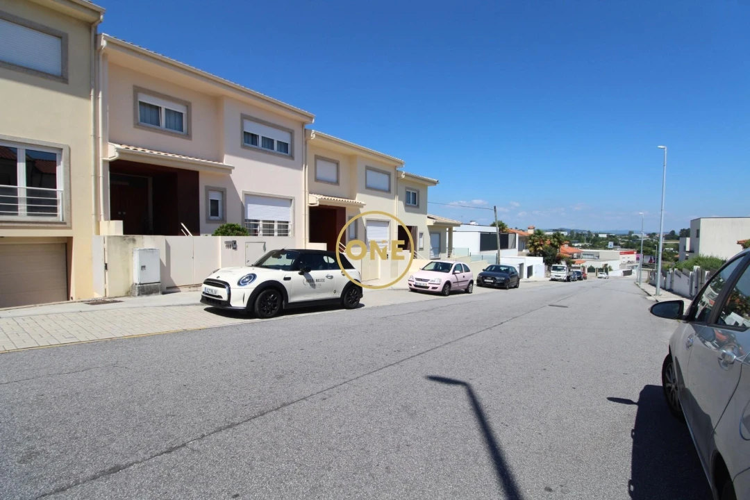 Moradia T4 para Venda em Vila Nova de Famalicão e Calendário Foto 1